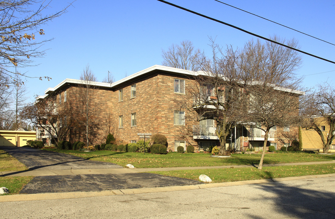 Bella Manor in Cleveland, OH - Building Photo