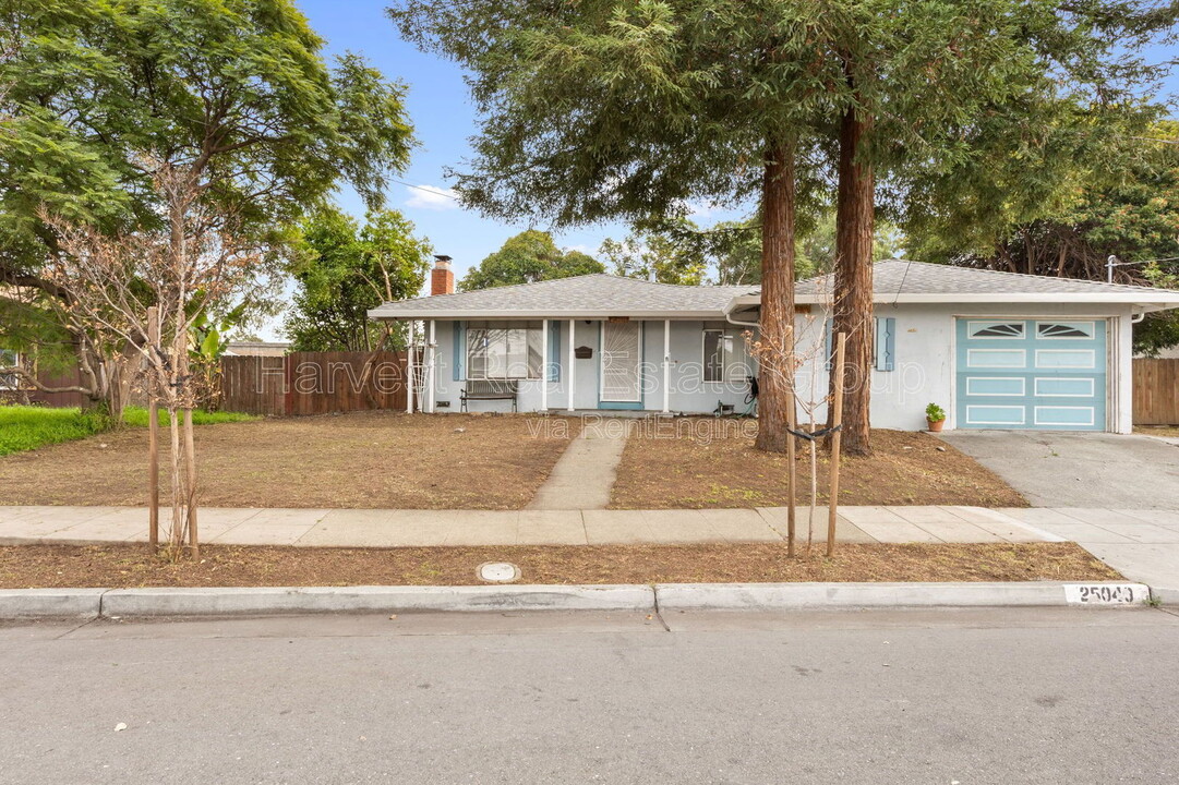 25049 Willimet Way in Hayward, CA - Building Photo