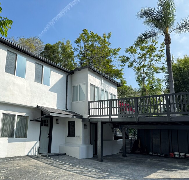 3319 Primera Ave, Unit 2 in Los Angeles, CA - Foto de edificio - Building Photo
