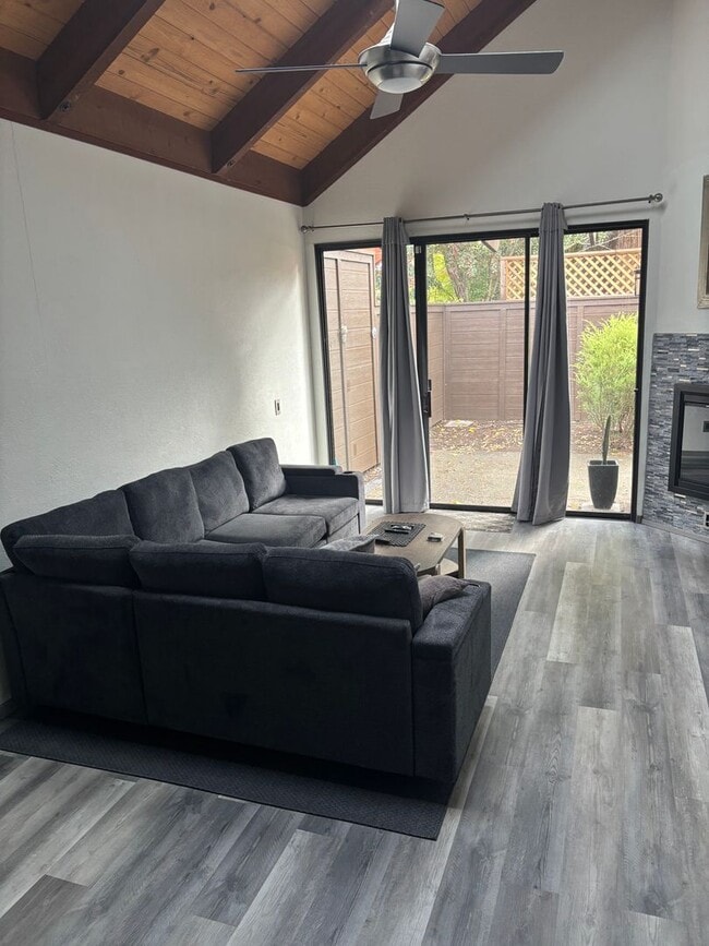 1320 North St in Santa Rosa, CA - Building Photo - Building Photo