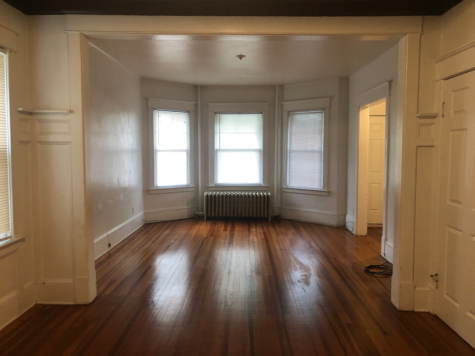811 Myrtle Ave, Unit 1 in Albany, NY - Foto de edificio