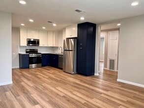 1266 Dove St, Unit A in Houston, TX - Building Photo - Building Photo