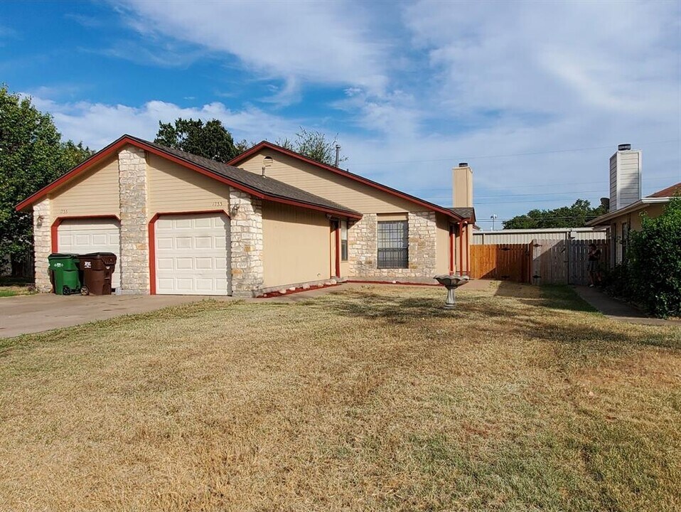 1109 Hyridge St in Round Rock, TX - Building Photo