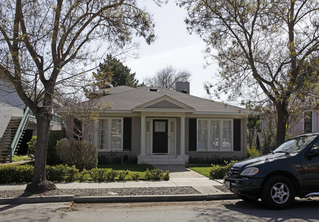 415 Oxford Avenue in Palo Alto, CA - Building Photo - Building Photo