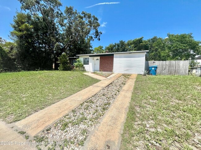 1032 Marlow Ave in Spring Hill, FL - Building Photo - Building Photo