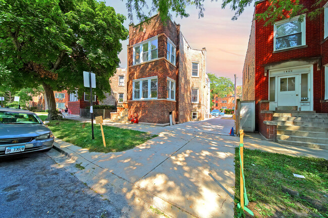 1824 W Hood Ave in Chicago, IL - Building Photo - Building Photo