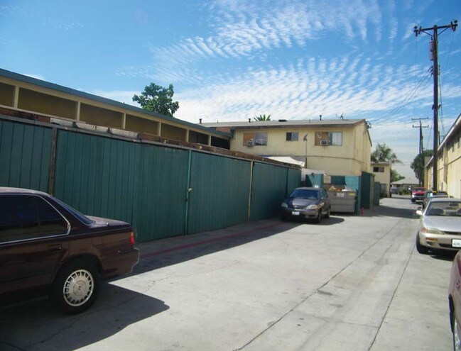 Santa Anita Apartments in El Monte, CA - Building Photo - Building Photo