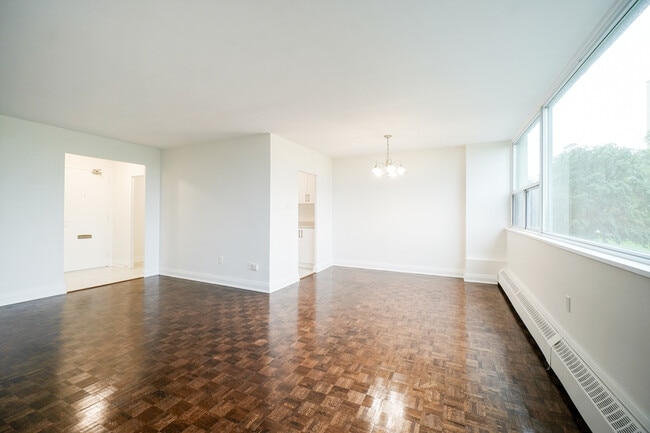 185 Shaughnessy Blvd in Toronto, ON - Building Photo - Building Photo