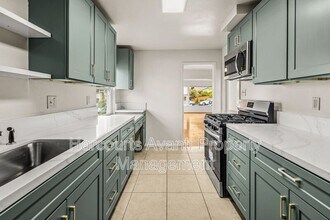 911 Civic Center Dr in Oceanside, CA - Building Photo - Building Photo