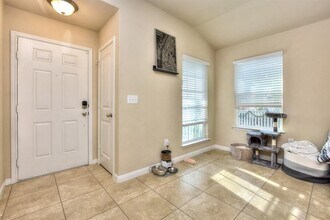 404 Craters of the Moon Blvd in Pflugerville, TX - Building Photo - Building Photo