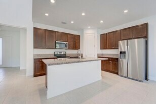 9075 Kingsmoor Way in Wellington, FL - Building Photo
