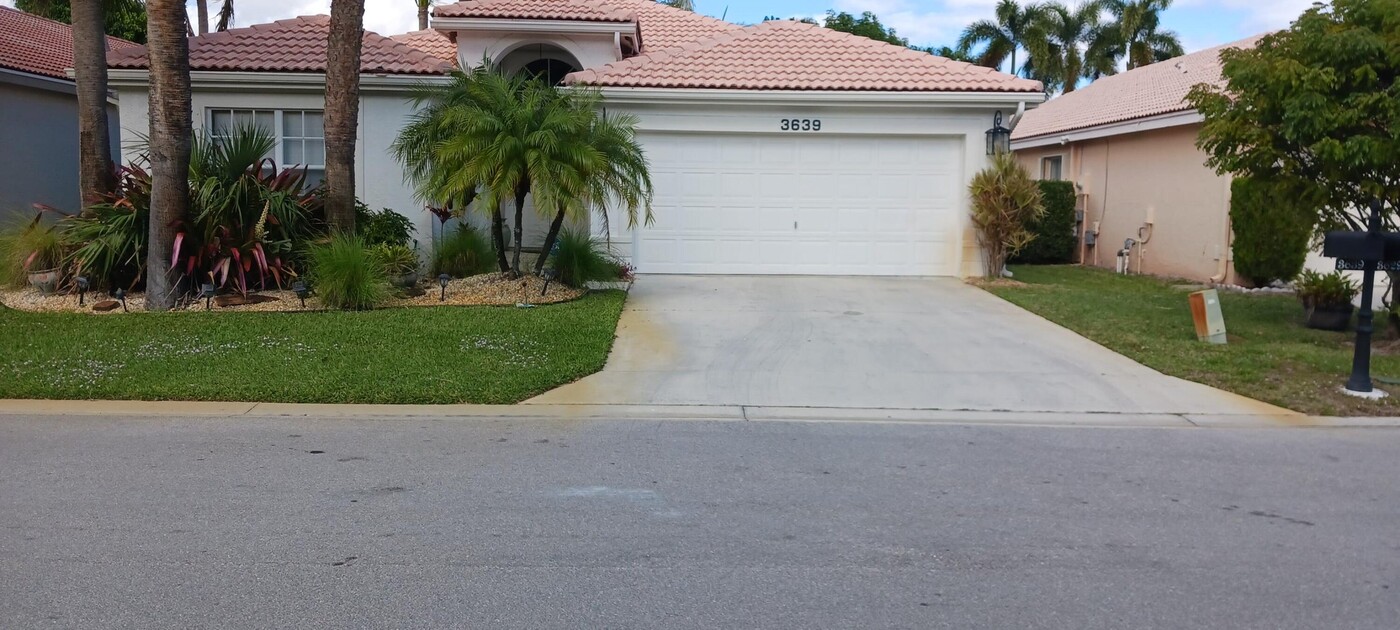 3639 Hudson Ln in Boynton Beach, FL - Building Photo