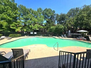 18733 Vista Del Sol in Dallas, TX - Building Photo - Building Photo