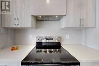 18 Chapple Ln. in Richmond Hill, ON - Building Photo - Building Photo