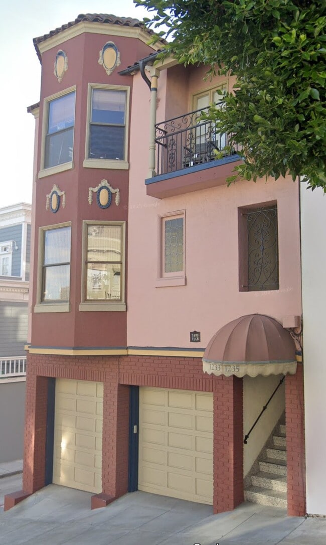property at 1233 Montgomery St