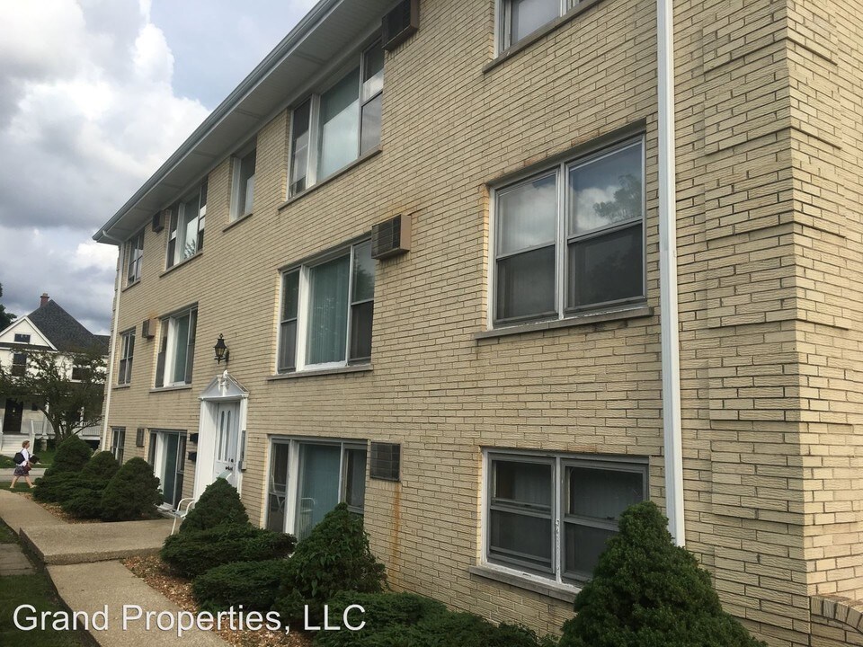 20 6th Ave in La Grange, IL - Building Photo
