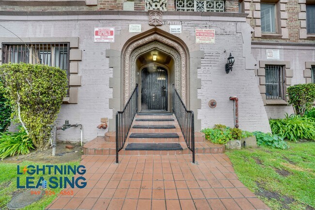 1516 S Wilton Pl in Los Angeles, CA - Building Photo - Building Photo