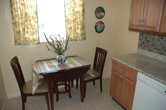 7 Colonial Club Dr-Unit -300 in Boynton Beach, FL - Foto de edificio - Building Photo