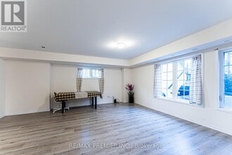 26 Bruce St in Vaughan, ON - Building Photo - Building Photo