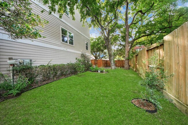 1021 Joe Annie St in Houston, TX - Building Photo - Building Photo
