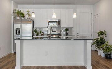 7485 W Asbury Ln in Lakewood, CO - Building Photo - Building Photo