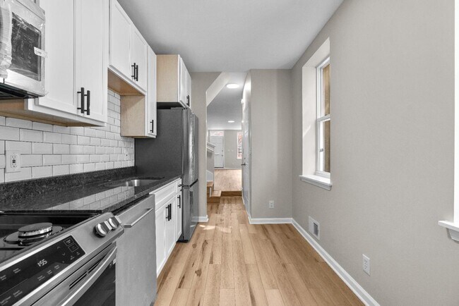 223 N Patterson Park Ave in Baltimore, MD - Building Photo - Building Photo