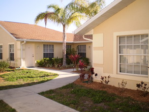 Solana Villa in Naples, FL - Foto de edificio - Building Photo