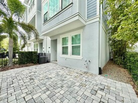 202 S Tampania Ave in Tampa, FL - Foto de edificio - Building Photo