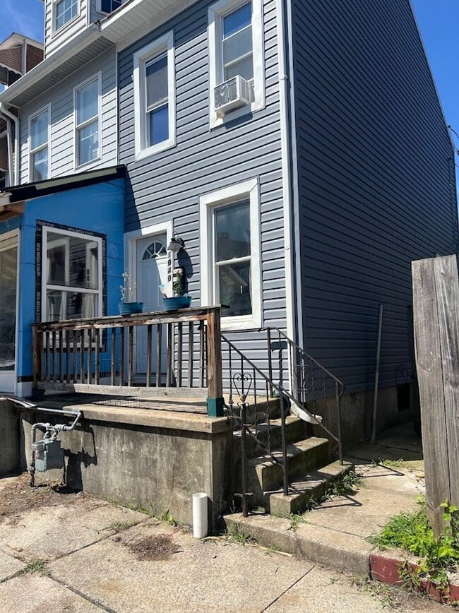 1040 Birch St in Reading, PA - Building Photo - Building Photo
