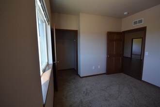 Ohana Apartments-Rent Special! in Mankato, MN - Building Photo - Interior Photo