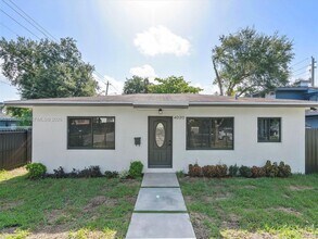 4020 NW 1st Ave in Miami, FL - Building Photo - Building Photo