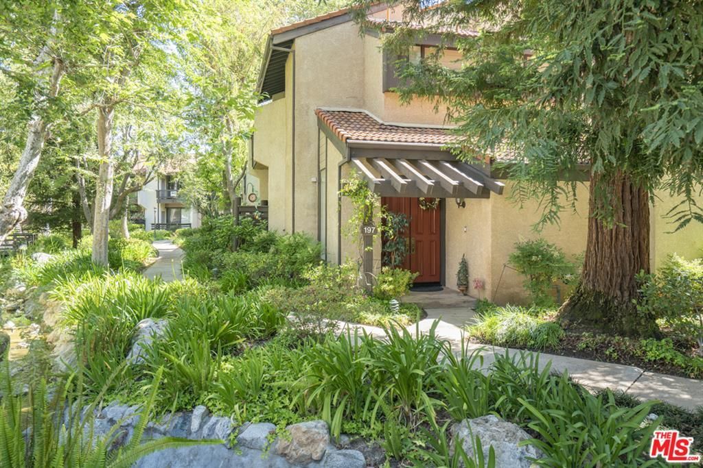 21901 Burbank Blvd in Los Angeles, CA - Building Photo