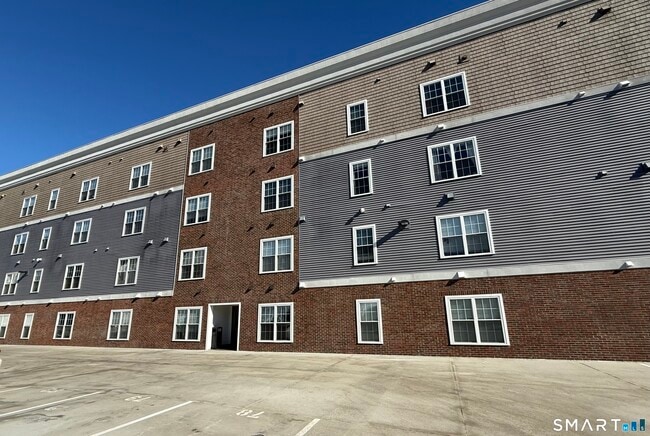 502 Howe Ave in Shelton, CT - Building Photo - Building Photo