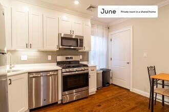 Room in Shared 4 bed/1.5 bath home, Unit D in Somerville, MA - Building Photo - Building Photo