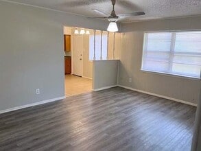 806 Phillips Dr in Ennis, TX - Building Photo - Building Photo