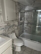 18 West Ave, Unit 2c in Radnor, PA - Foto de edificio - Building Photo