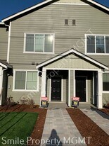 24 NE 134th Pl in Portland, OR - Building Photo