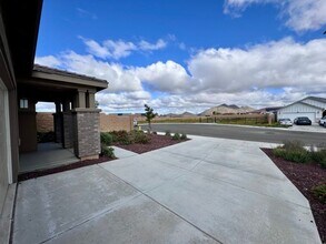 32261 Wild W Ct in Winchester, CA - Building Photo - Building Photo