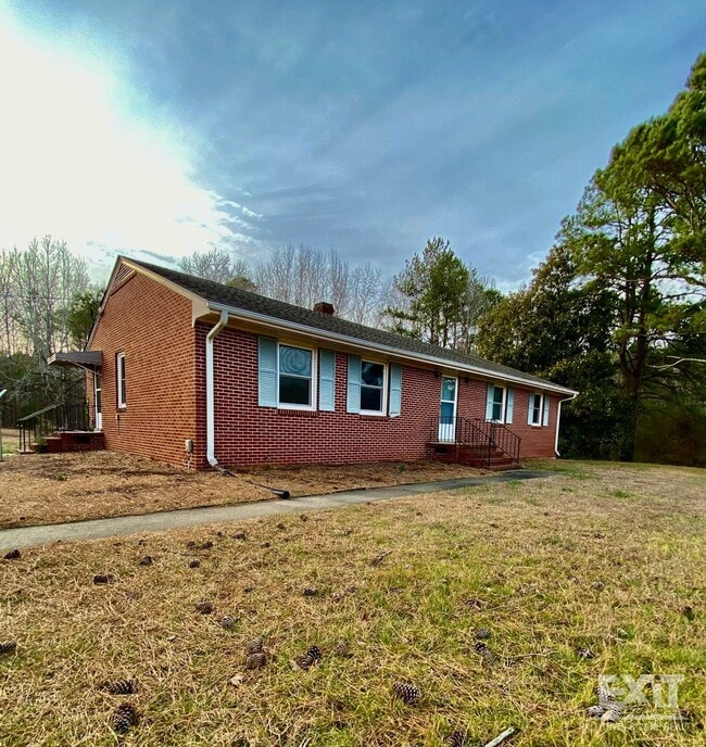 1949 Reedy Creek Rd in Freeman, VA - Building Photo - Building Photo