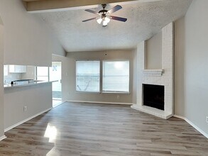 9326 Golden Sunshine Dr in Houston, TX - Building Photo - Building Photo