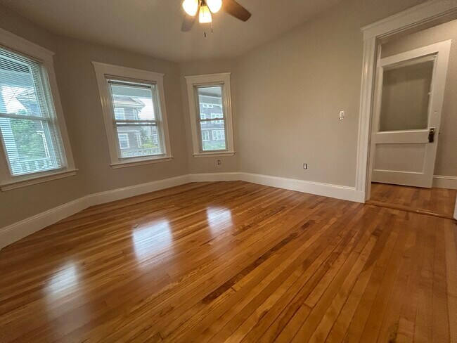 66 Perthshire Rd, Unit 1 in Boston, MA - Building Photo - Building Photo