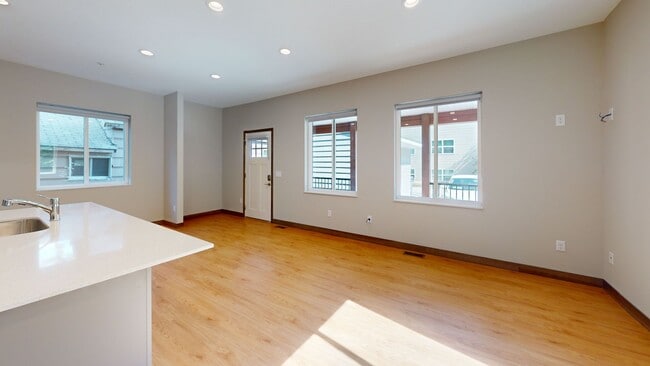 1215 SE 8th St