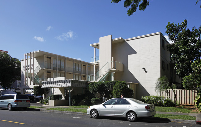 Bishop Manor Apartments in Honolulu, HI - Building Photo - Building Photo