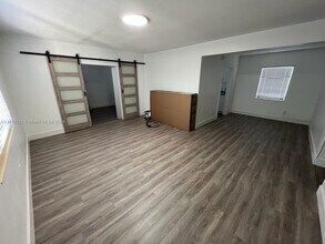 3275 NW 11th St-Unit -1 in Miami, FL - Building Photo - Building Photo