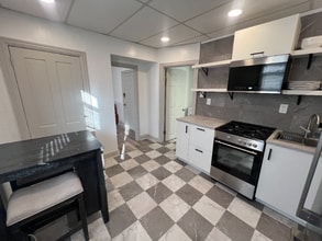 513 E Montgomery Ave in North Wales, PA - Foto de edificio - Building Photo