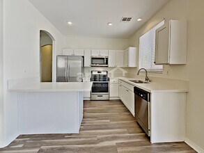 265 S Summer Meadow St in Henderson, NV - Building Photo - Building Photo