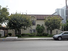Mon Leon in Northridge, CA - Building Photo