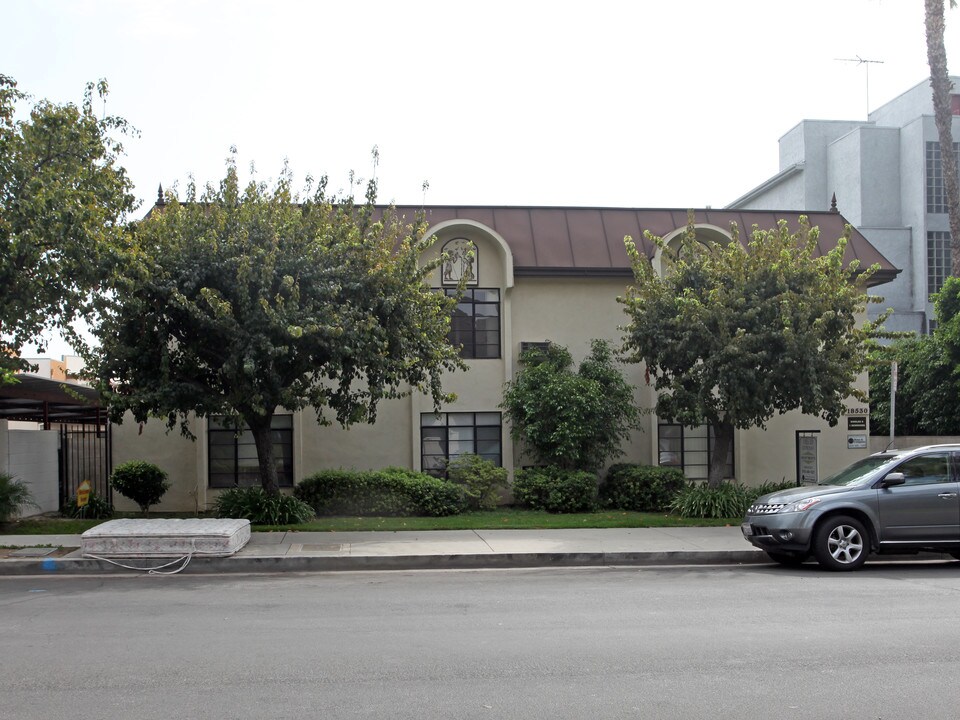 Mon Leon in Northridge, CA - Building Photo
