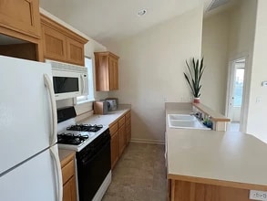 476 Clinton St in Ashland, OR - Foto de edificio - Building Photo