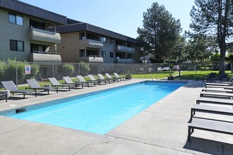 Sullivan Court Apartments in Spokane Valley, WA - Foto de edificio - Building Photo